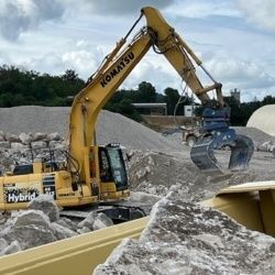 Chargement des blocs à la pince