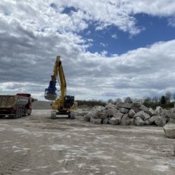 Chargement des blocs à la pince